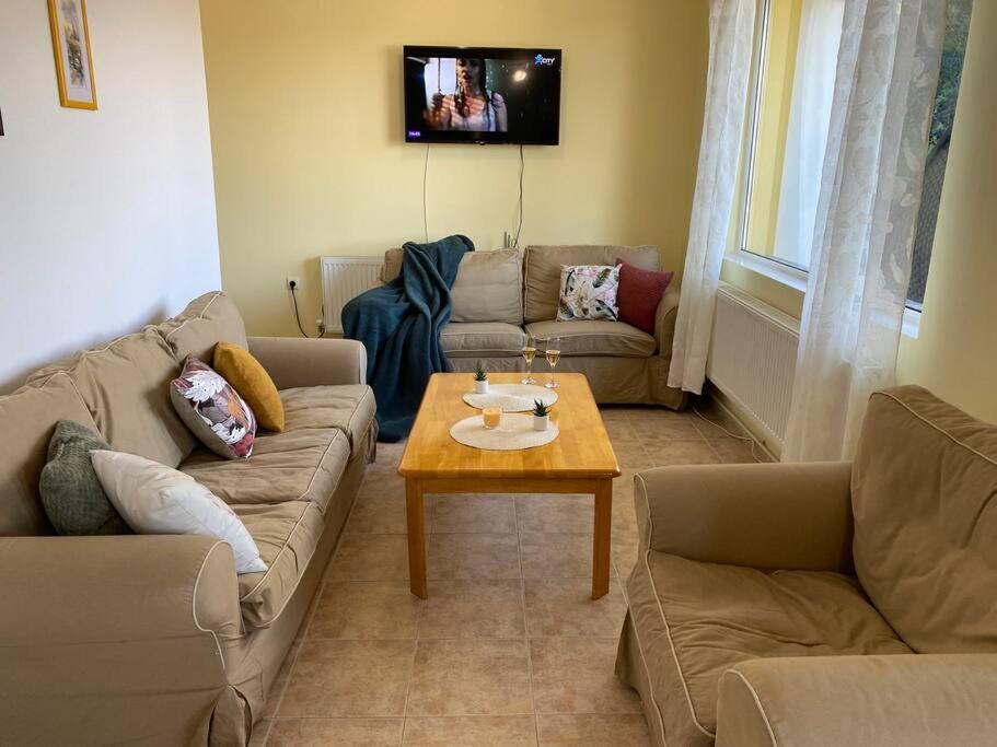 Apartment Happy Place Akatcia Veliko Tarnovo Extérieur photo